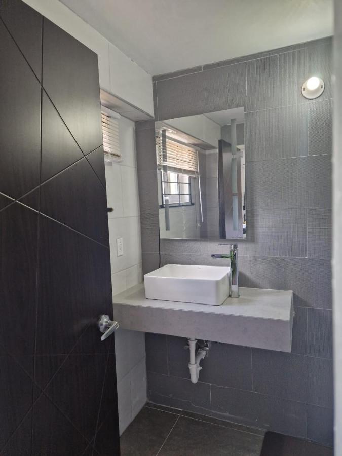 Amharic Hotel Kingston Luaran gambar