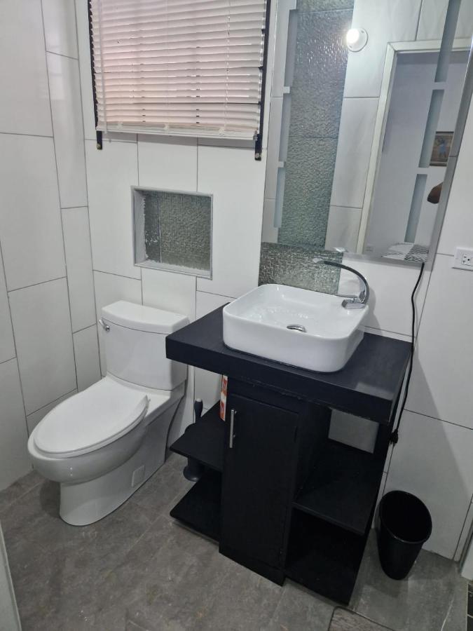 Amharic Hotel Kingston Luaran gambar